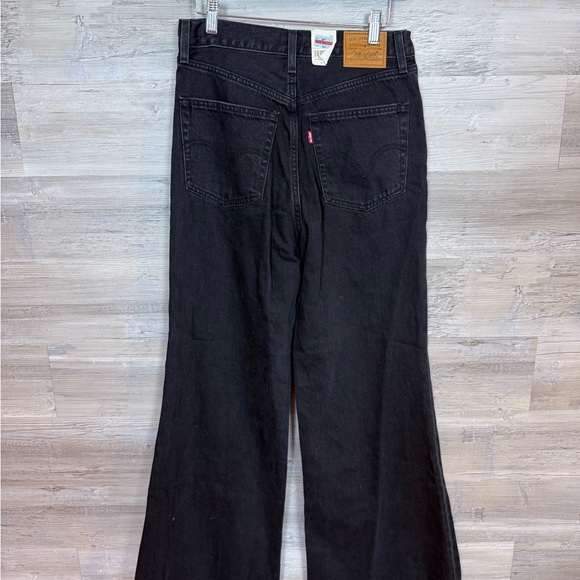 NWT Levi’s High Loose Flare Jeans in Black - Picture 3 of 16
